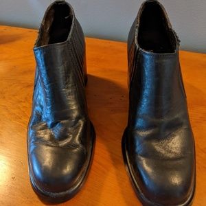 Hispanitas black leather ankle boot